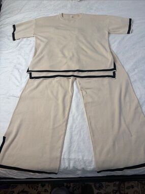 Boutique Cream with black trimKnit Two-Piece knit Set sz M